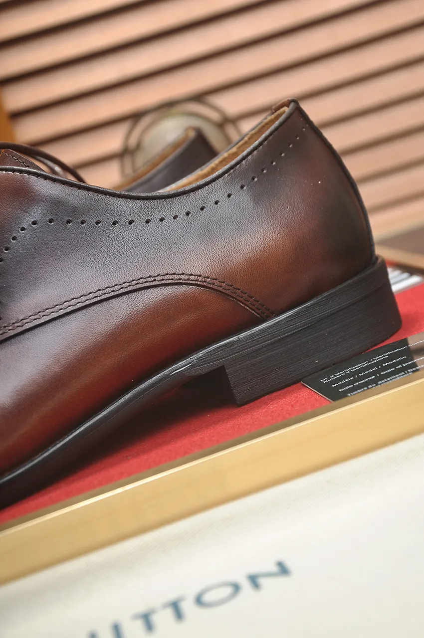 Men's men's shoes 💰540💶 [LV] (original single cowhide lining) 🍀LV's latest genuine leather business suit shoes are launched simultaneously on the official website. The first-layer cowhide imported from Italy is made of heavy gold, 💥official website 1:1 rubber outsole. Versatile to wear, high-end without losing class, and the color combination is extraordinary. This four-season style is alluring when worn on your feet, showing off your big-name flair. Standard code 38-45 (45 customized)